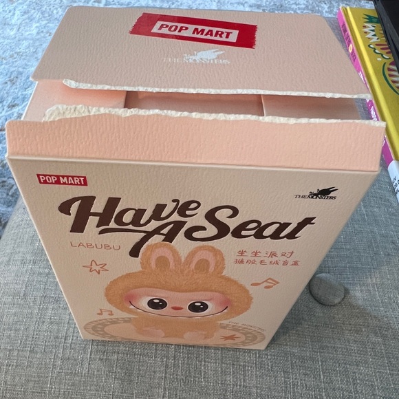 Labubu Have A Seat Dada - Picture 2 of 4